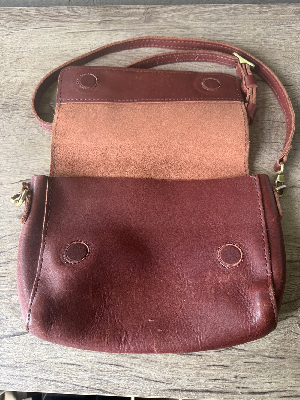 Portland Leather Women’s Rust Brown Leather Crossbody - Picture 4 of 9